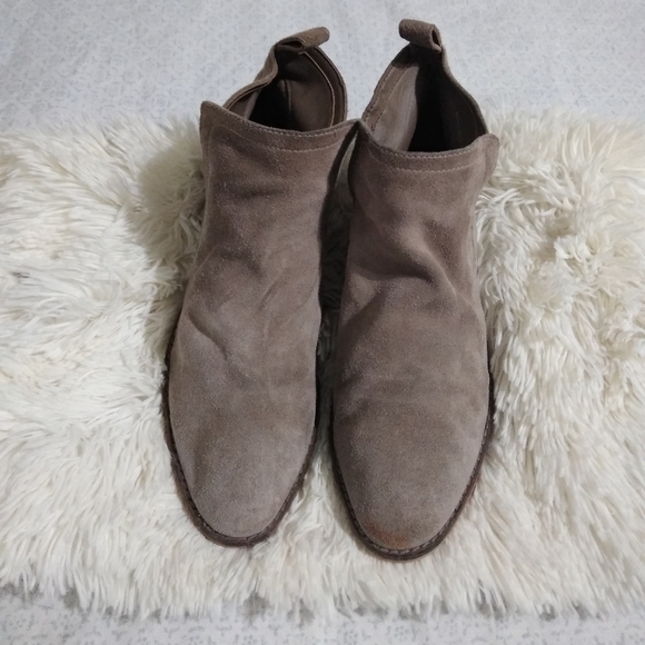 Dolce Vita Suede Tan Tessy Booties - Picture 5 of 15